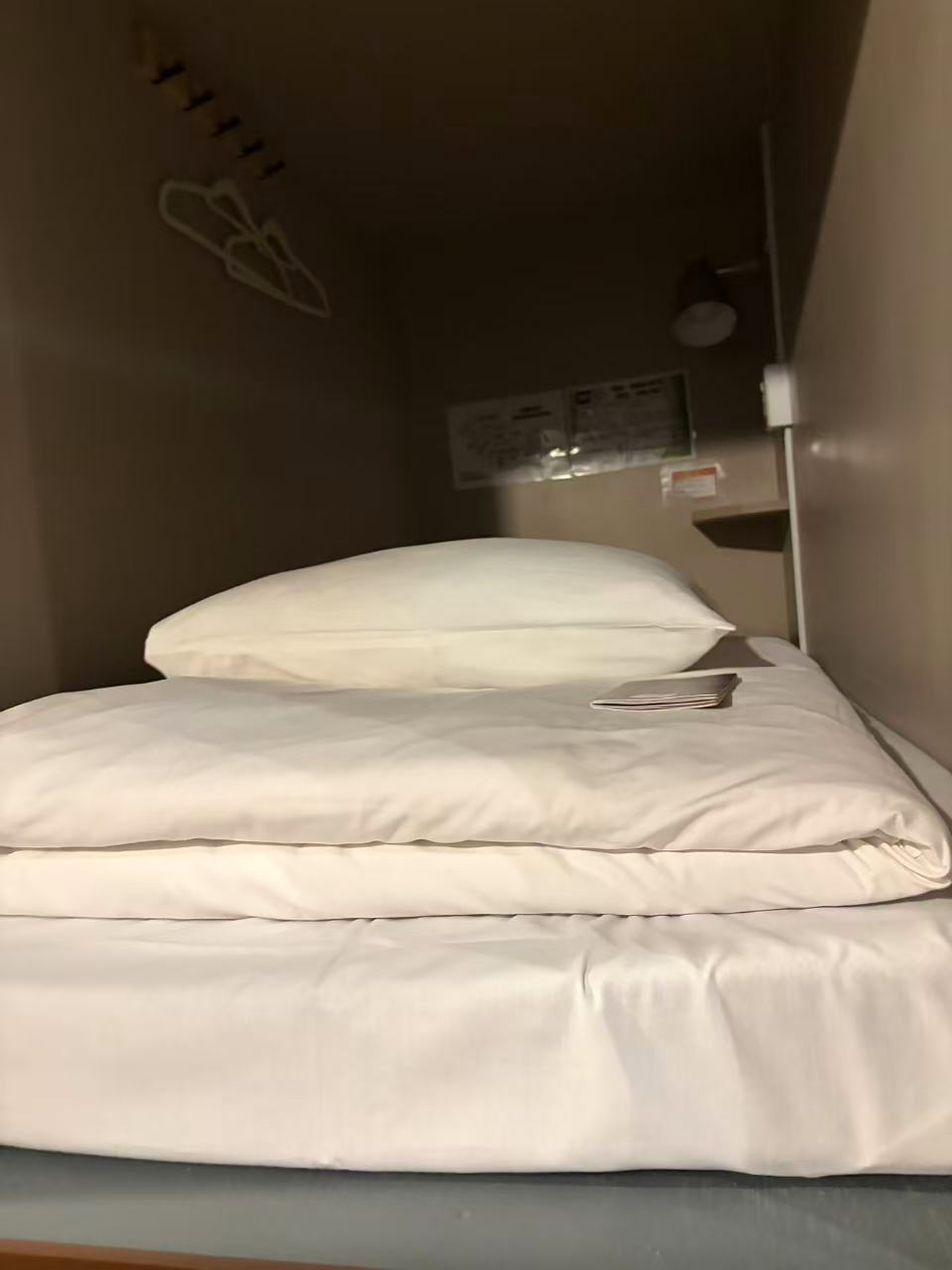 新宿站120rmb一晚的胶囊